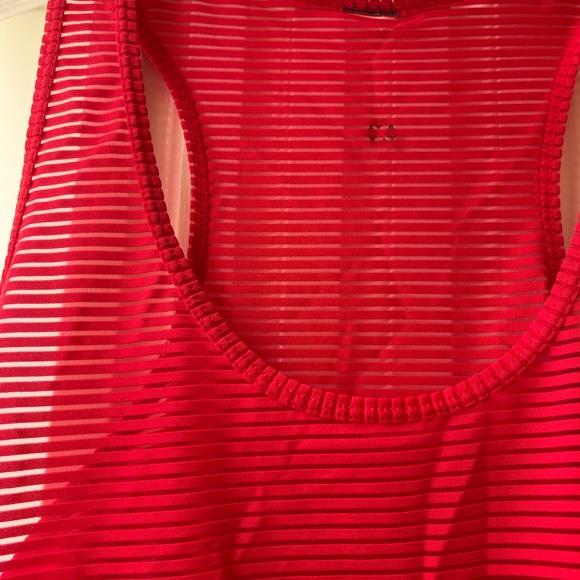 Hot red mesh tank size S. - Picture 6 of 6